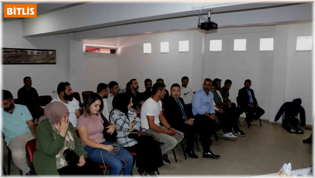 Kaymakam Özçelik, arama kurtarma eğitimi alan gönüllüleri ziyaret etti