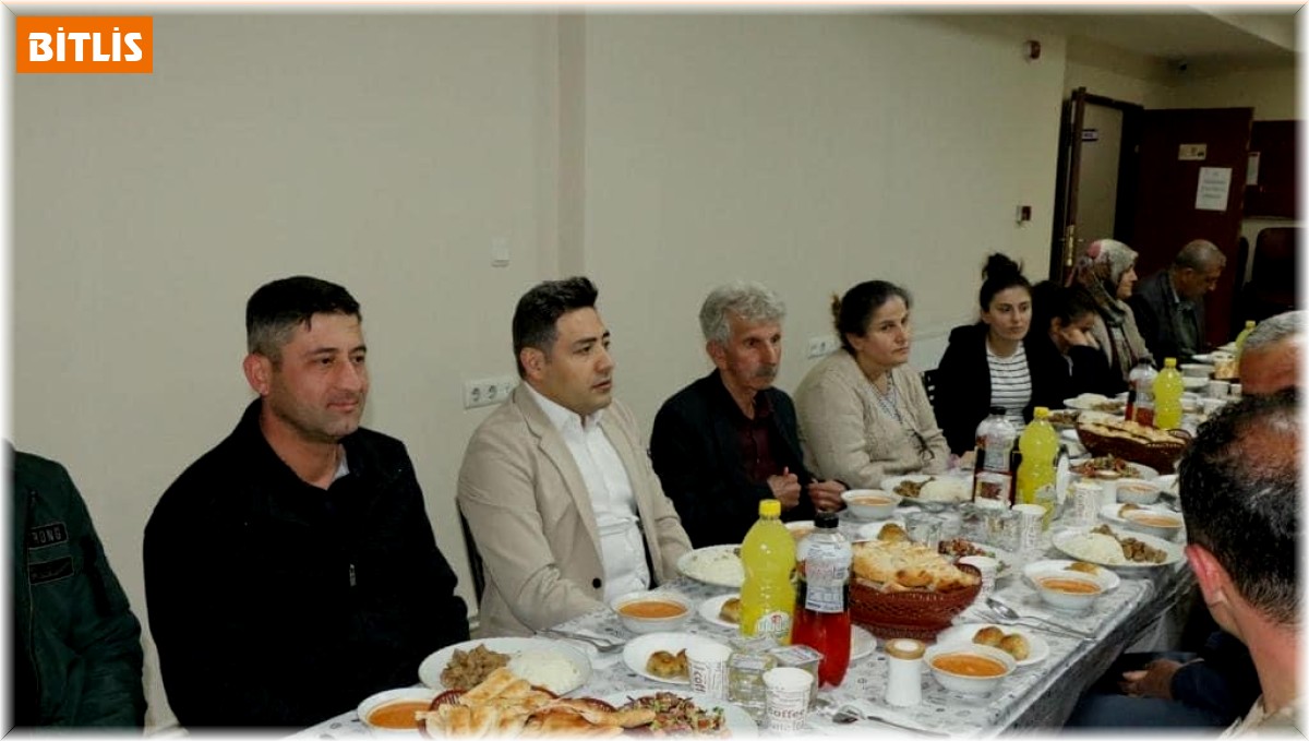 Kaymakam Özçelik depremzede vatandaşlarla iftar yaptı