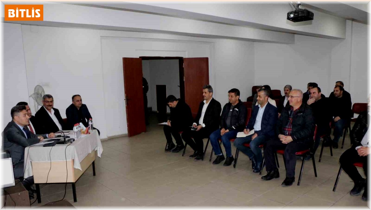 Kaymakam Özçelik, okul müdürleriyle bir araya geldi