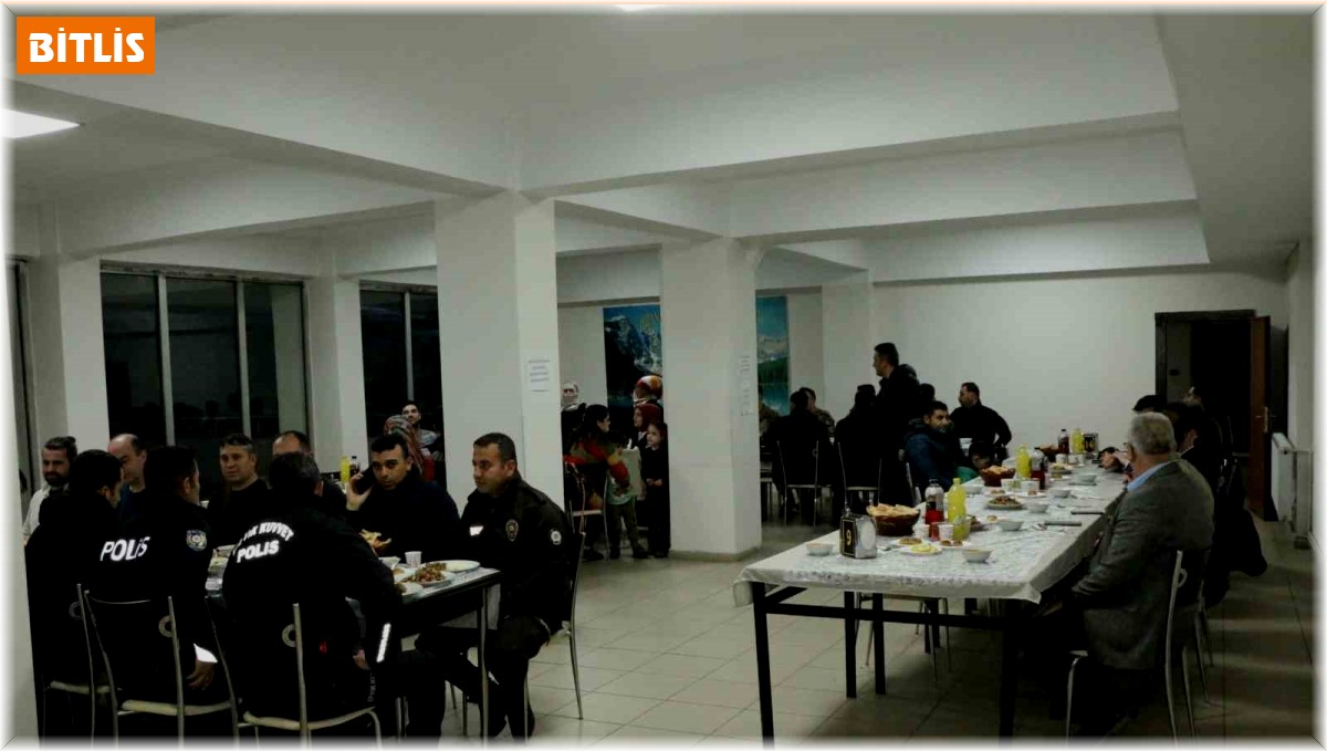 Kaymakam Özçelik, polislerle iftar yaptı