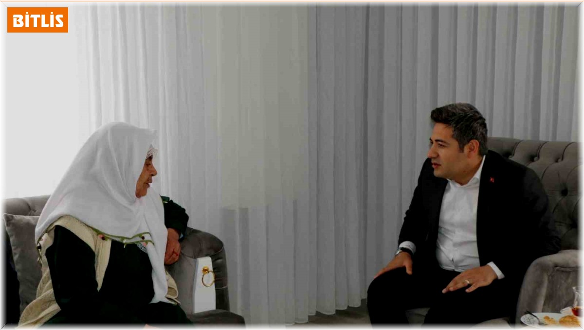 Kaymakam Özçelik, şehit ailesini ziyaret etti