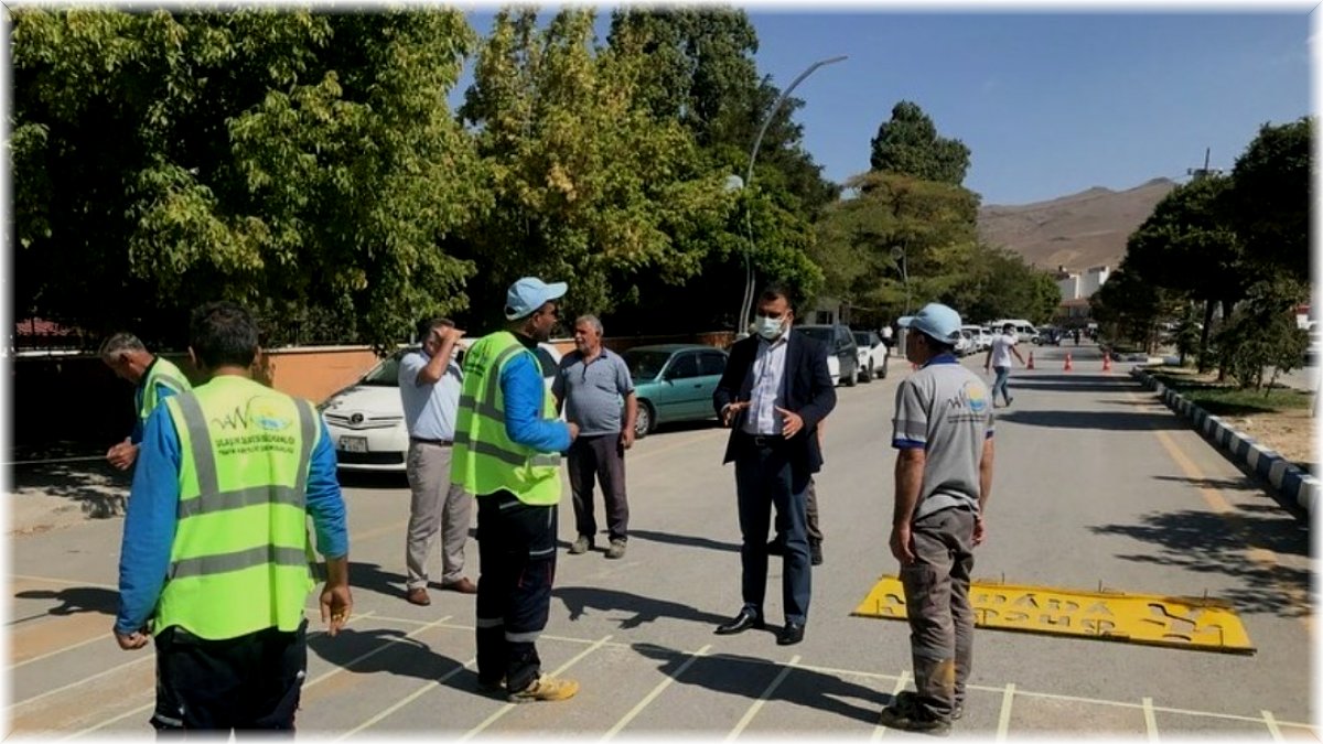 Kaymakam Savar, yaya geçidi çizgi çalışmalarını inceledi