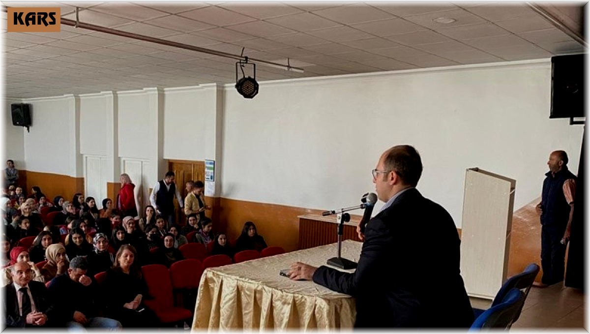 Kaymakam Türkmen 'Kariyer Günleri'nde öğrencilerle buluştu