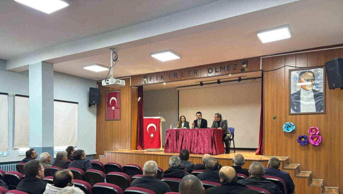 Kaymakam Tutal muhtarlarla mera mevzuatını değerlendirdi