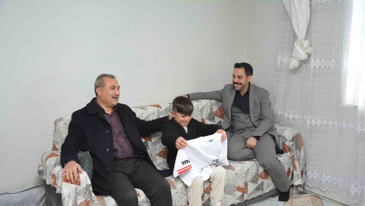 Kaymakam Uzun, Türkiye şampiyonunu ziyaret etti