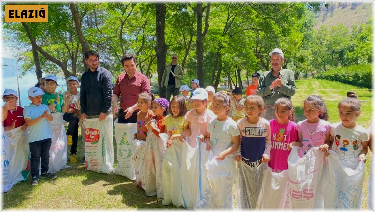 Kaymakam Vural, çocuklarla birlikte çuval yarışı yaptı