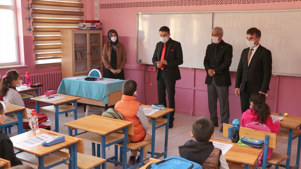 Kaymakamı Dağ'ın okul ziyaretleri