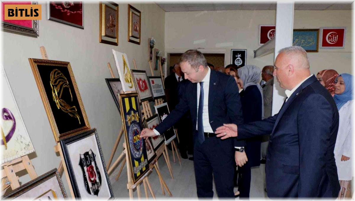 Kaymakamı Muhammed İkbal Yelek, yılsonu sergisine katıldı