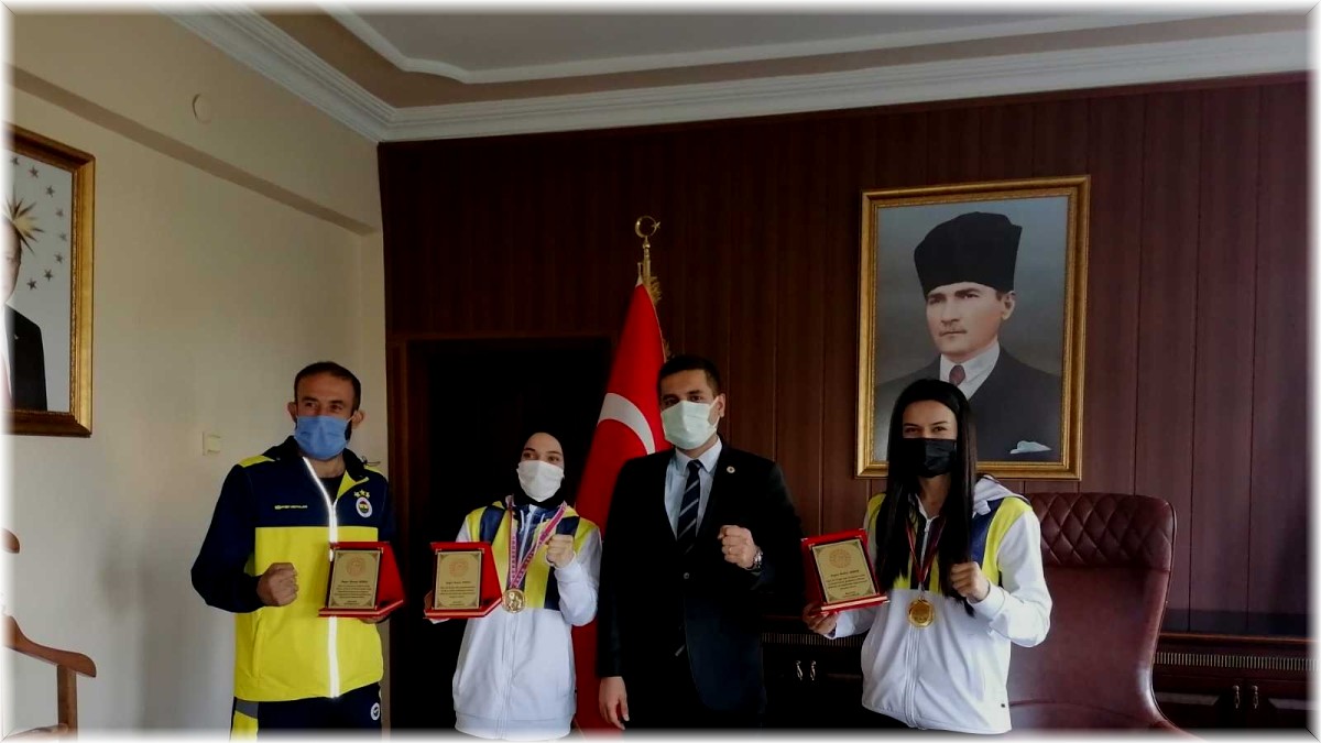 Kaymam Böçkün'den şampiyonlara plaket