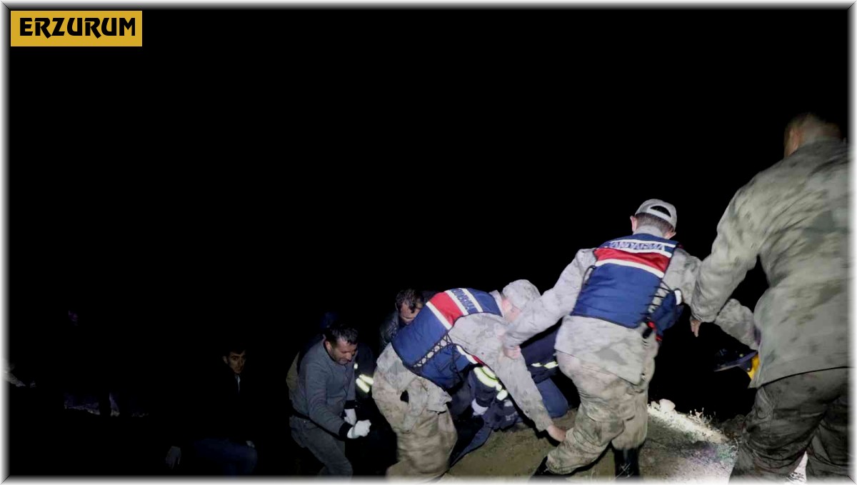 Kaza sonrası çaya düşen otomobildeki çift aranıyor