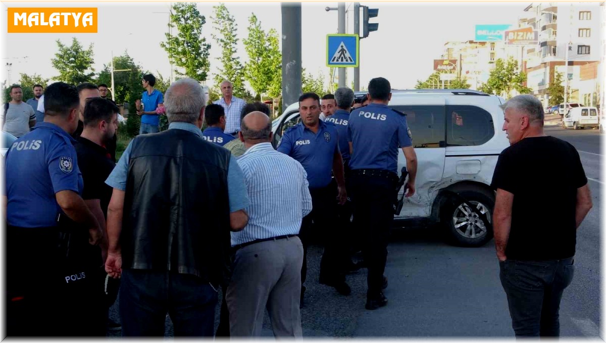 Kaza sonrası tartışmaya polis müdahale etti