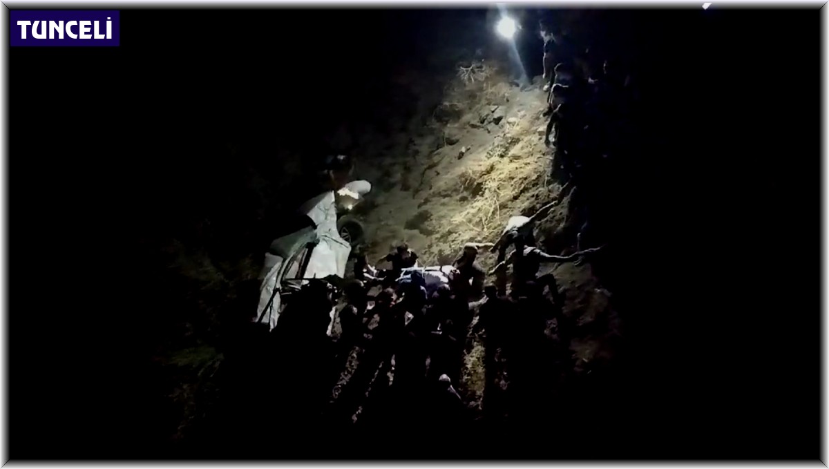 Kaza yapan aracı baraja uçmaktan takıldığı ağaç kurtardı: 3 yaralı