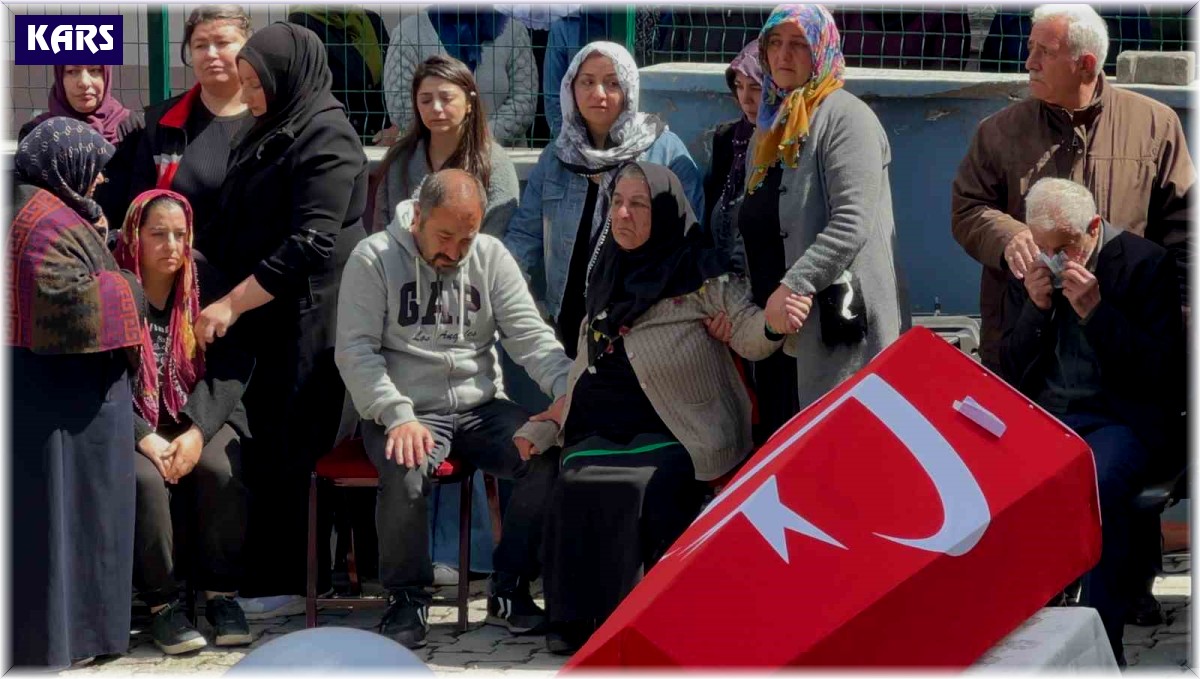 Kazada hayatını kaybeden polis Sarıkamış'ta toprağa verildi