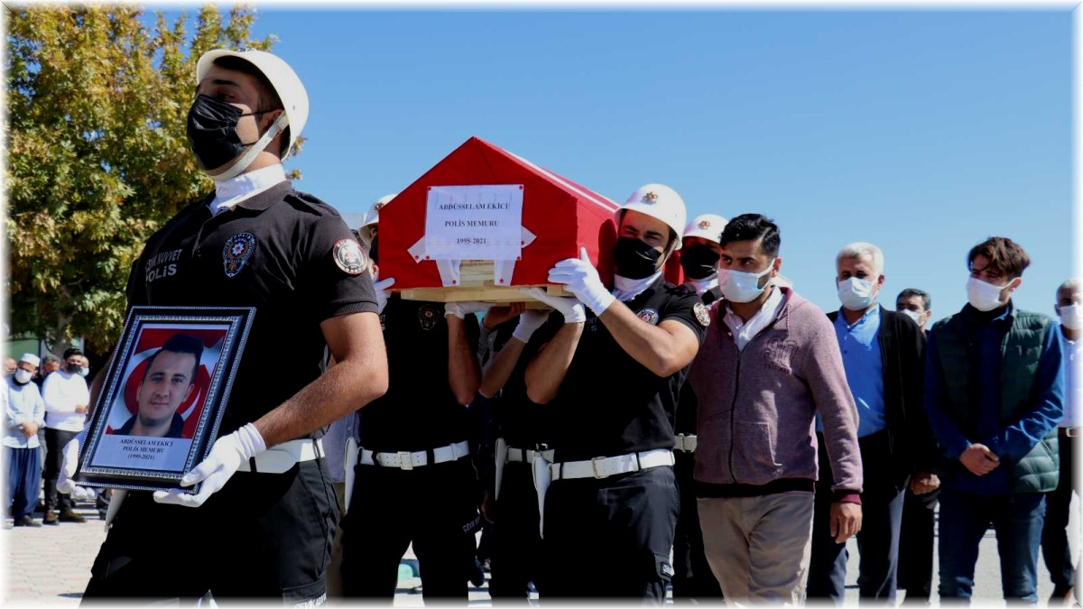 Kazada ölen polis memuru ve babası son yolculuğuna uğurlandı