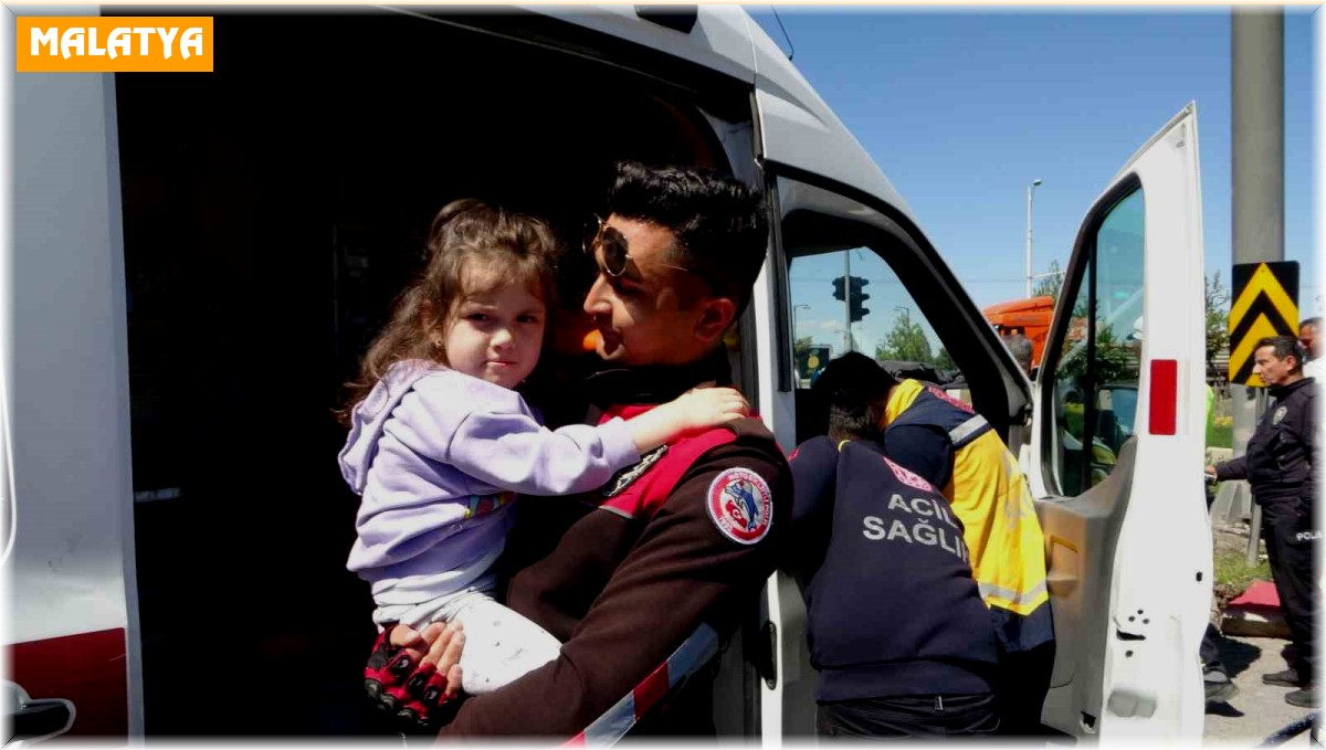 Kazada yaralanan minik Asel'e ilk müdahale polisten
