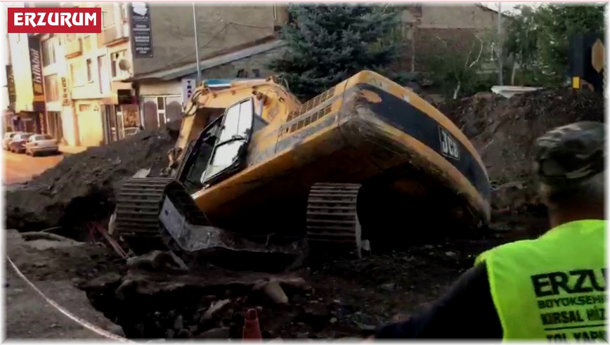 Kazı çalışması yapan iş makinesi yan yattı