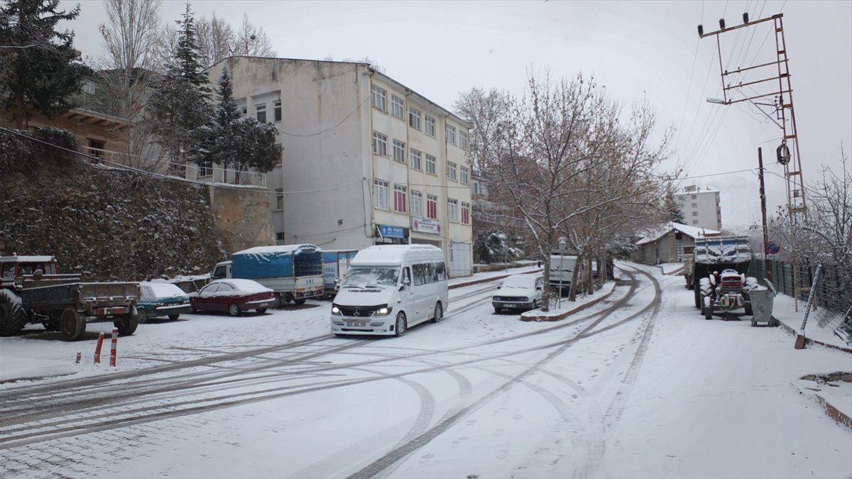 Keban'a kar yağdı