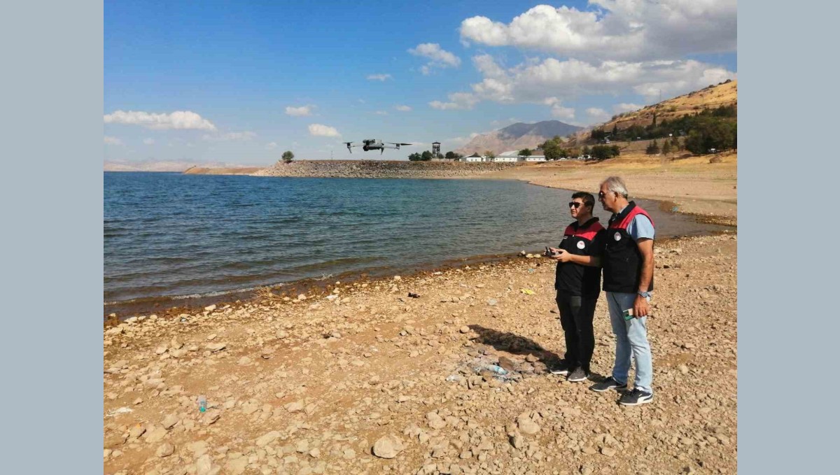 Keban Baraj Gölü'nde dron ile denetim