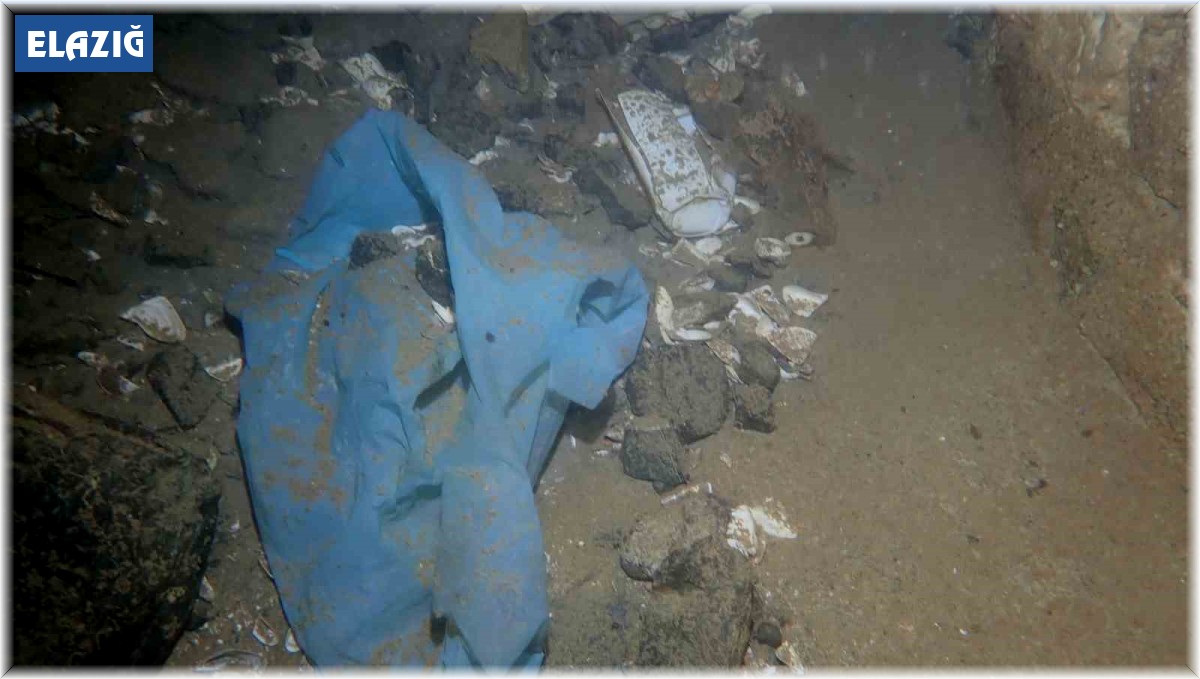 Keban Baraj Gölü'ndeki kirlilik su altı kamerası ile görüntülendi