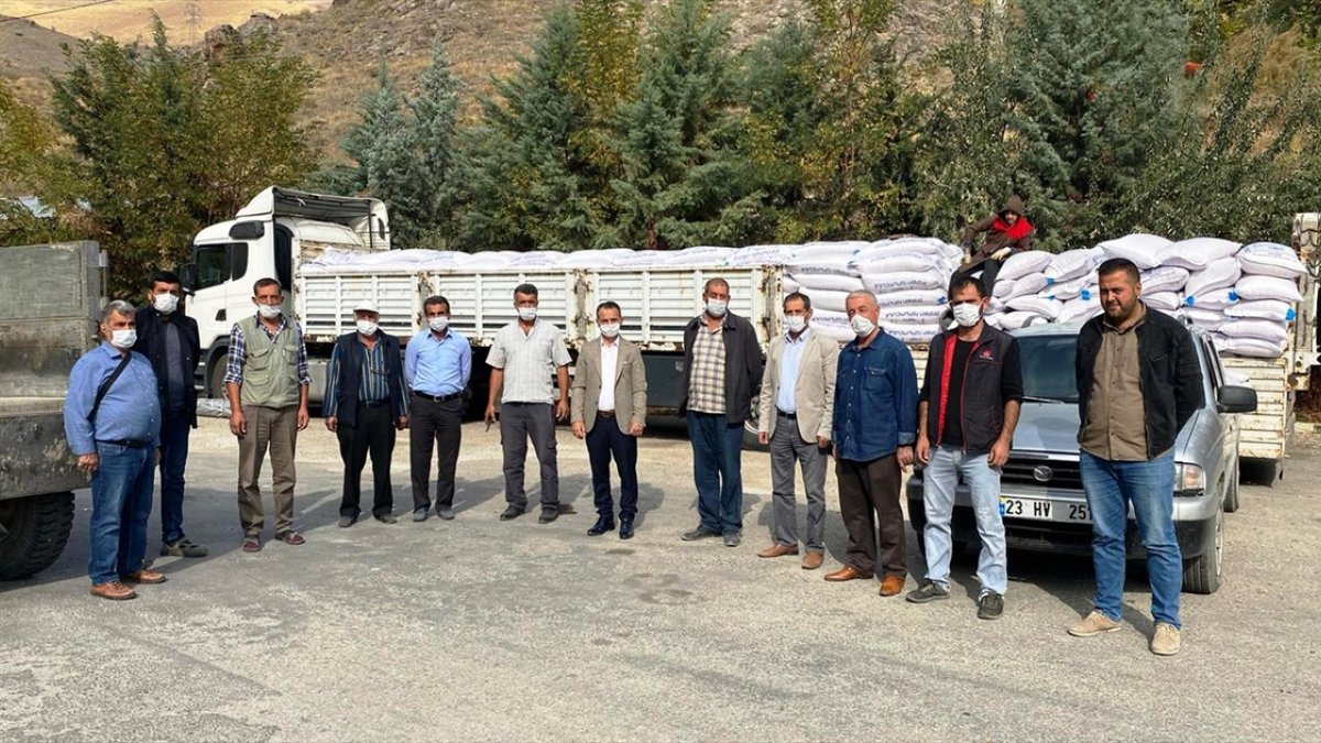 Keban'da çiftçilere 27 ton arpa tohumu dağıtıldı