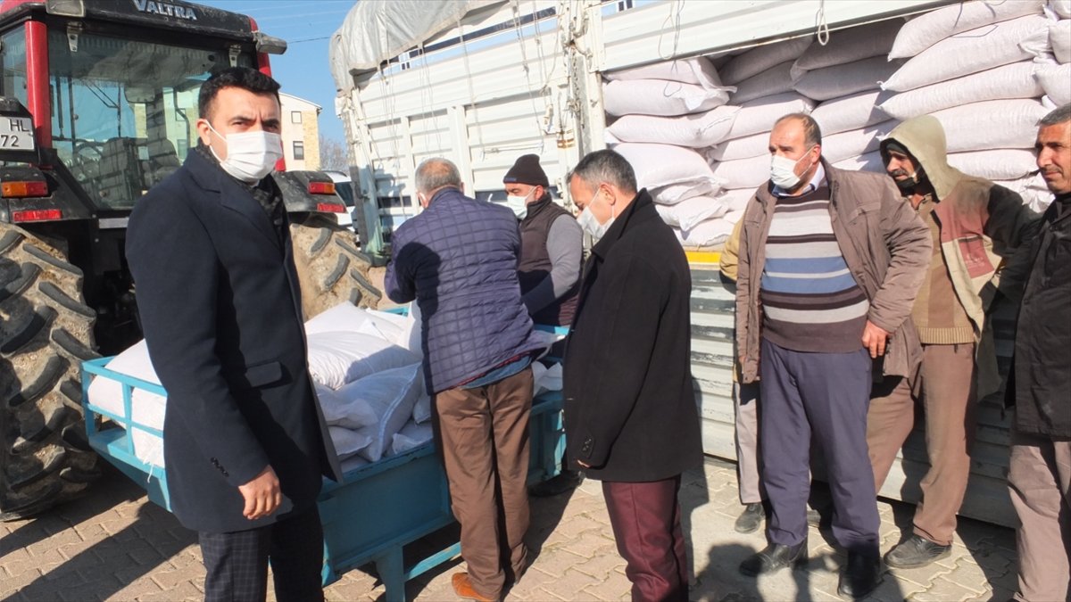 Keban'da çiftçilere 8 ton nohut tohumu dağıtıldı