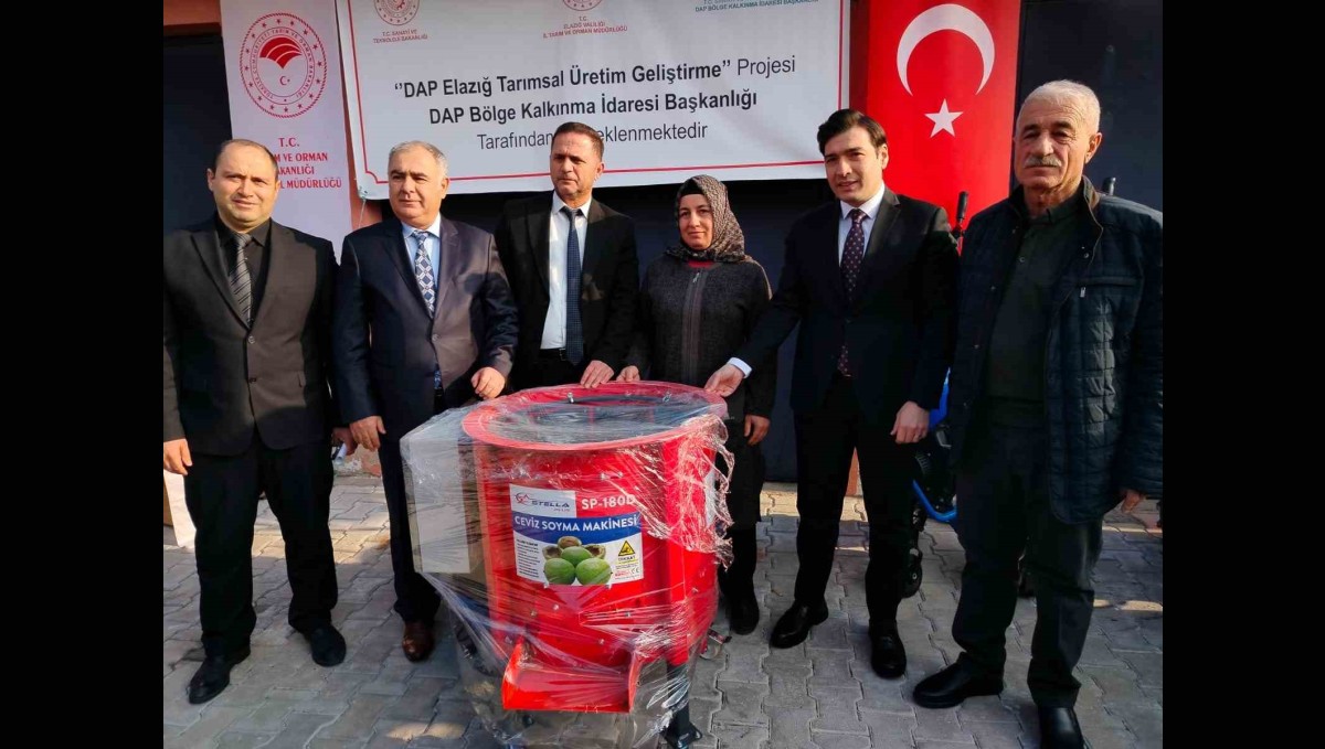 Keban'da çiftçilere makine dağıtıldı