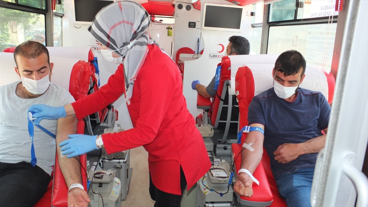 Keban'da, Türk Kızılay için kan bağışı