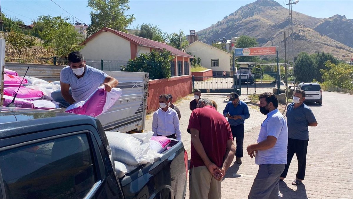 Keban'da üreticiye tohum desteği verildi