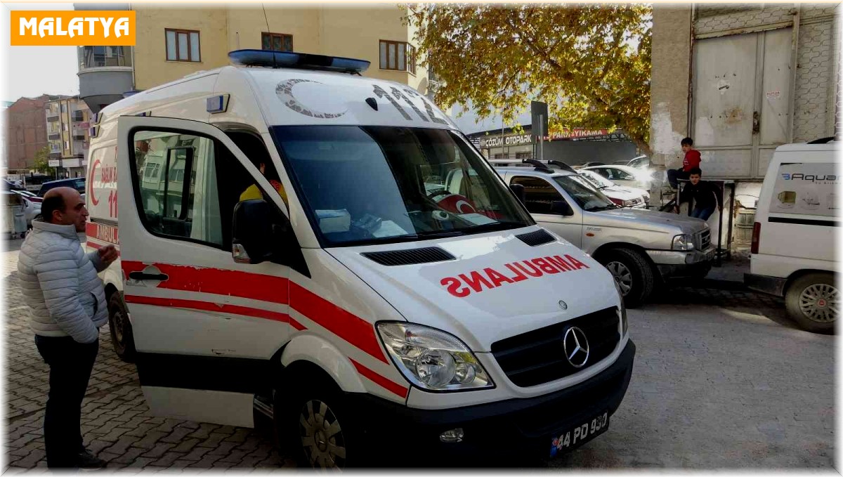 Kedileri kovalarken balkonda düştü