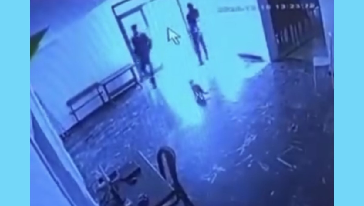 Kediye tekme attı, o anlar kameraya yansıdı