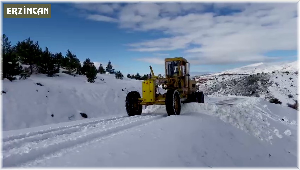 Kemah'ta kar temizleme çalışmaları aralıksız sürüyor