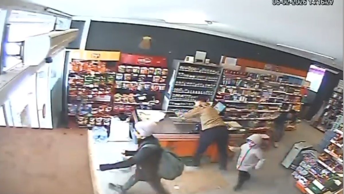 Kemah'taki deprem paniği marketin güvenlik kamerasına yansıdı