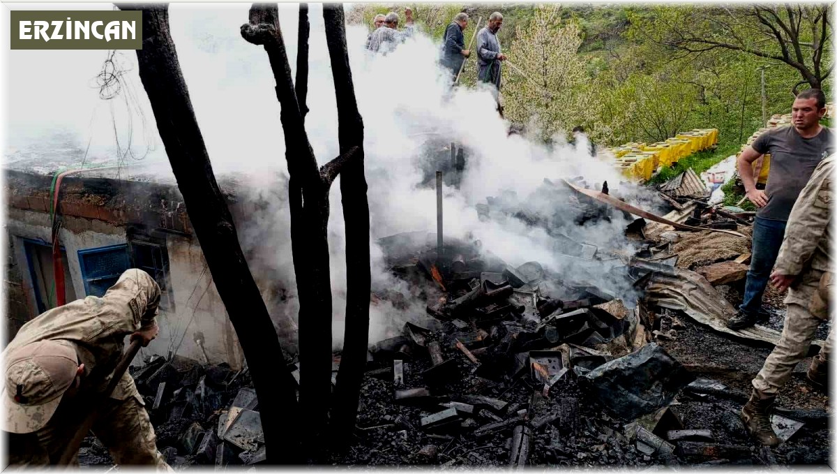 Kemaliye'de 1 ev yandı