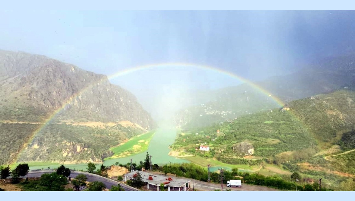 Kemaliye'de gökkuşağı görsel şölen oluşturdu