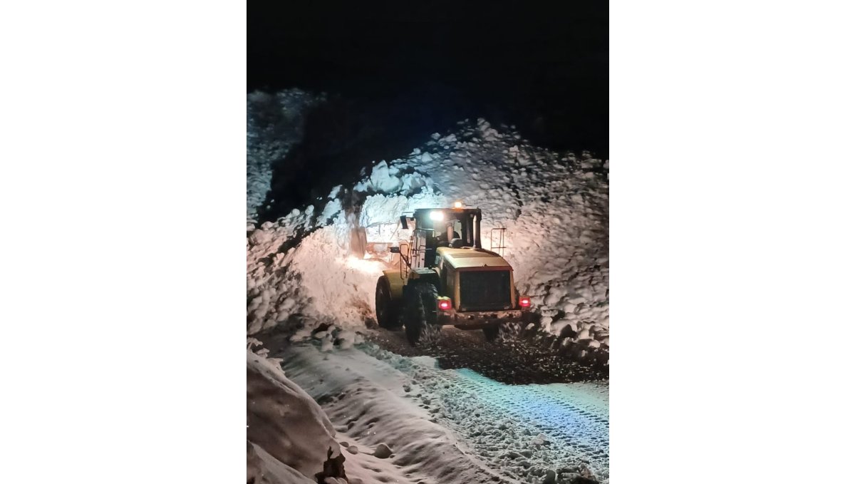 Kemaliye'de kapanan grup köy yolları ulaşıma açıldı