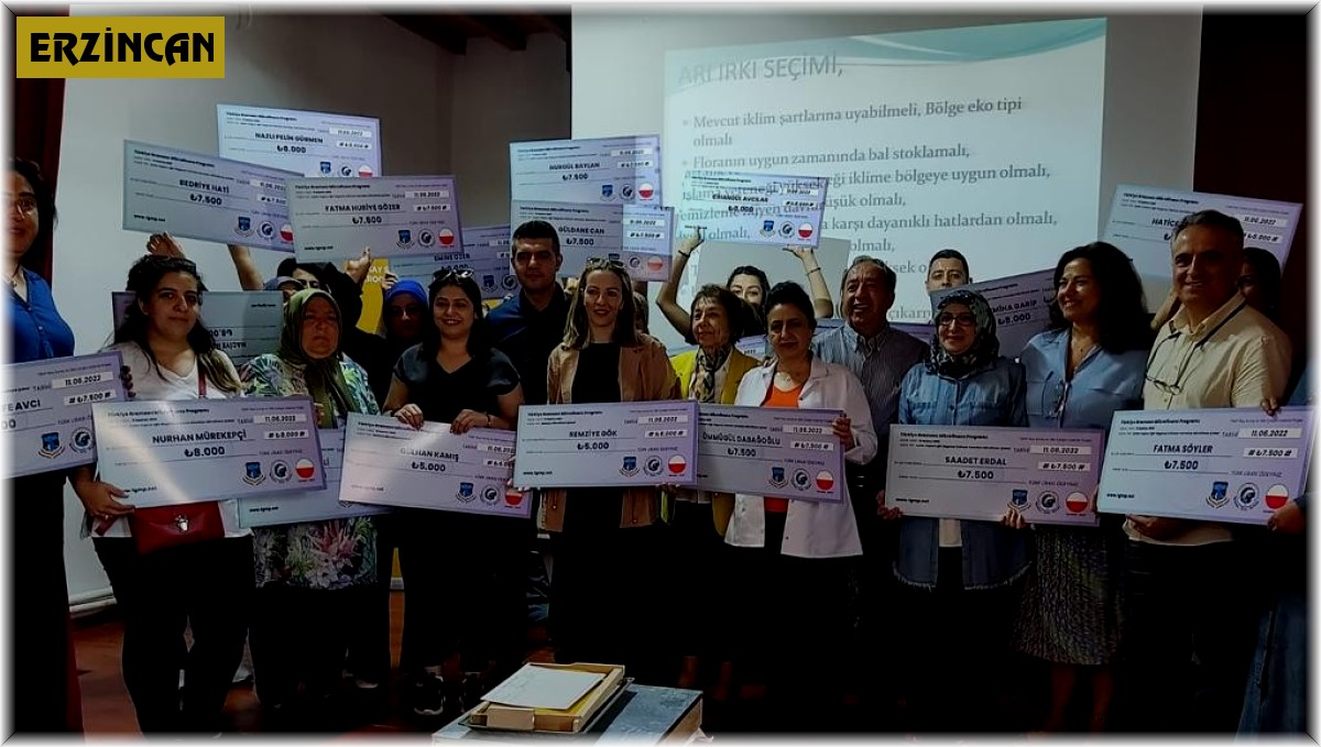 Kemaliye'de mikrogirişimci kadınlara arıcılık kredisi verilmeye başlandı