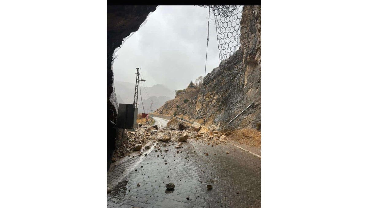 Kemaliye'de tünel girişi tehlike saçıyor