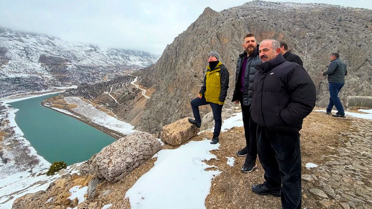 Kemaliye Kaymakamı Emirhan Arıkan, Toybelen Köyü’nün tarihi yapılarında inceleme yaptı