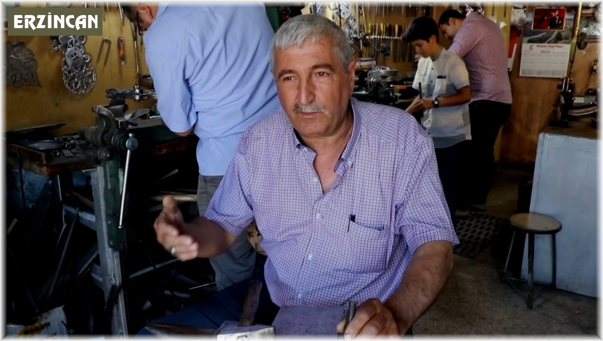 Kemaliye'nin son kapı tokmak ustası hayatını kaybetti