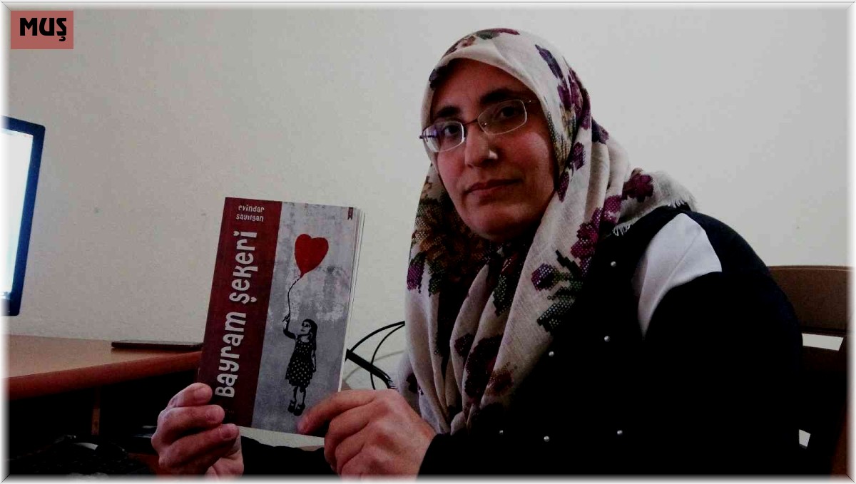 Kendi imkanıyla okuma yazma öğrenen engelli kadın 2'nci şiir kitabını hazırlıyor