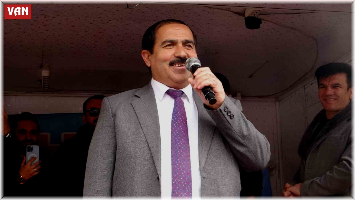 Kendini 'yerli patates' olarak tanıtan Belediye Başkan Adayı Ahi'den gövde gösterisi