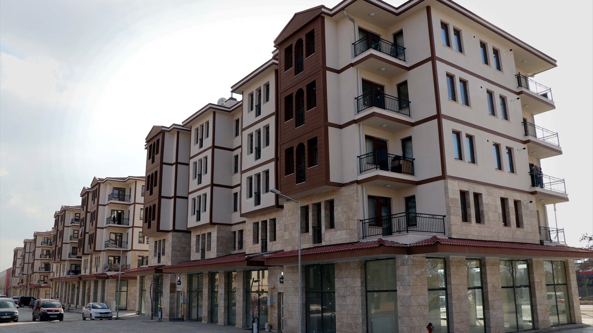Kentsel dönüşüm kapsamında modern konutlara kavuşan Elazığlılar mutlu
