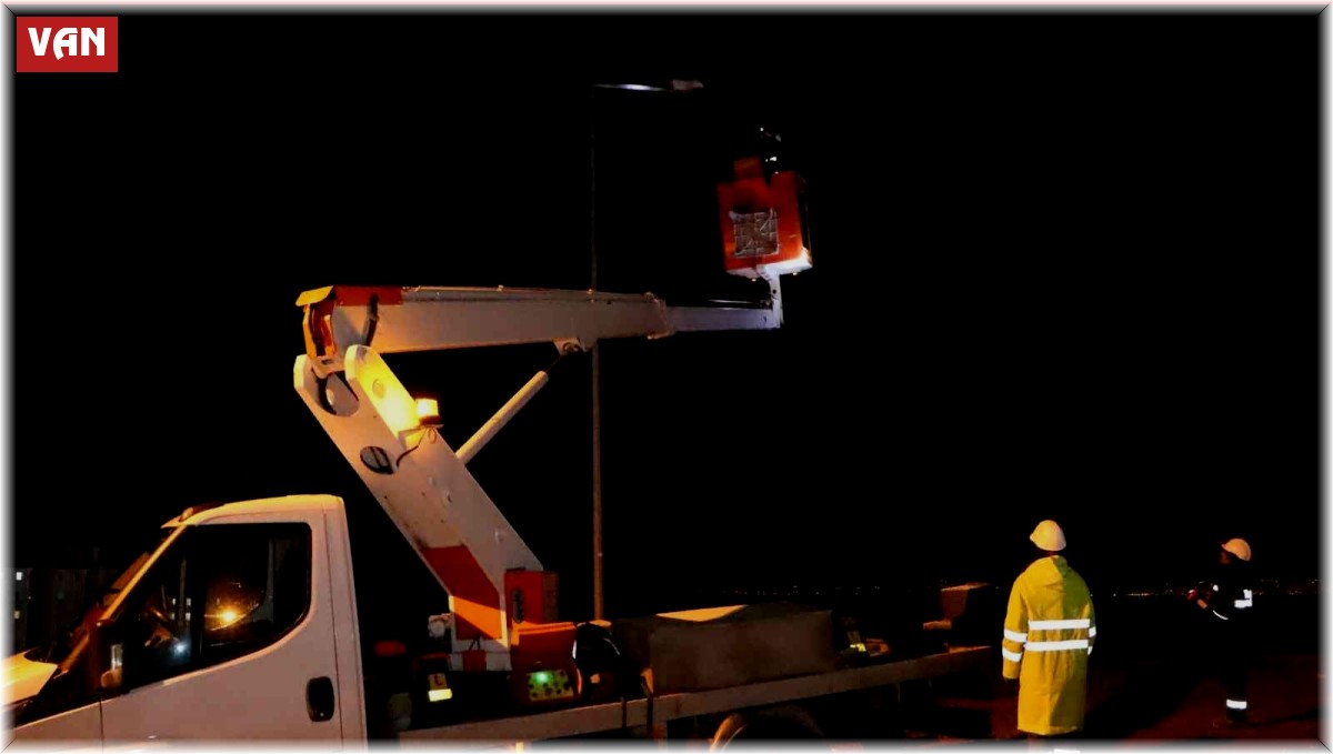 Kesintisiz enerji için dondurucu havada zorlu yılbaşı mesaisi