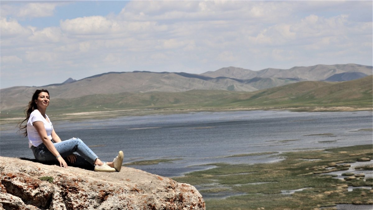 'Keşiş Gölü' renk cümbüşüyle hayran bırakıyor