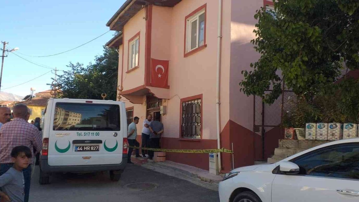 Kıbrıs gazisi evinde ölü bulundu