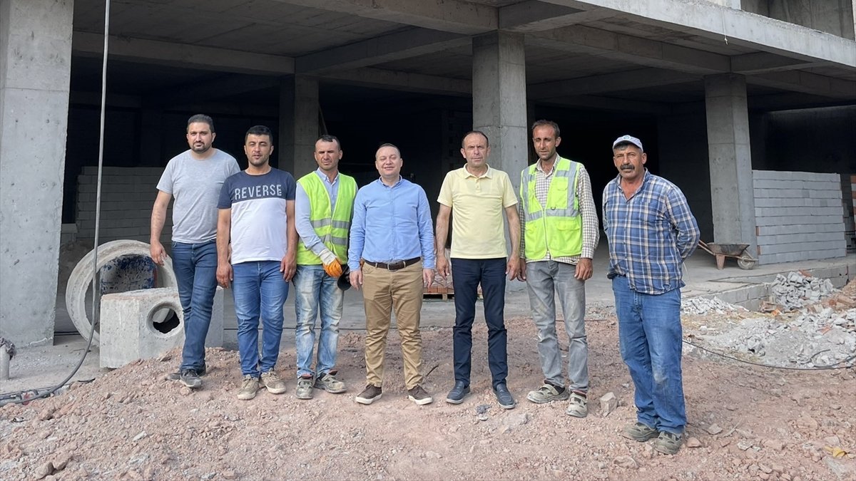 Kiğı Kaymakamı Erdem, yapımı süren çalışmalarla ilgili inceleme yaptı