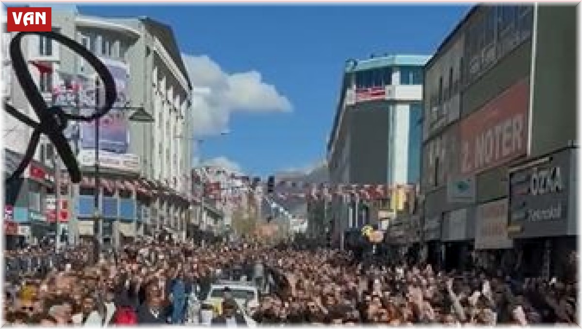 Kılıçdaroğlu'nun seçim otobüsünden vatandaşa küfür