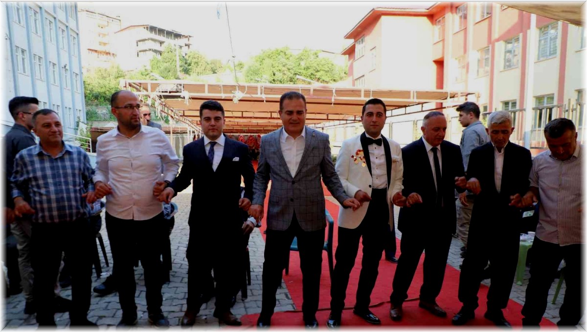 Kilolarca altın takılan Hakkari'de hediyesiz düğün