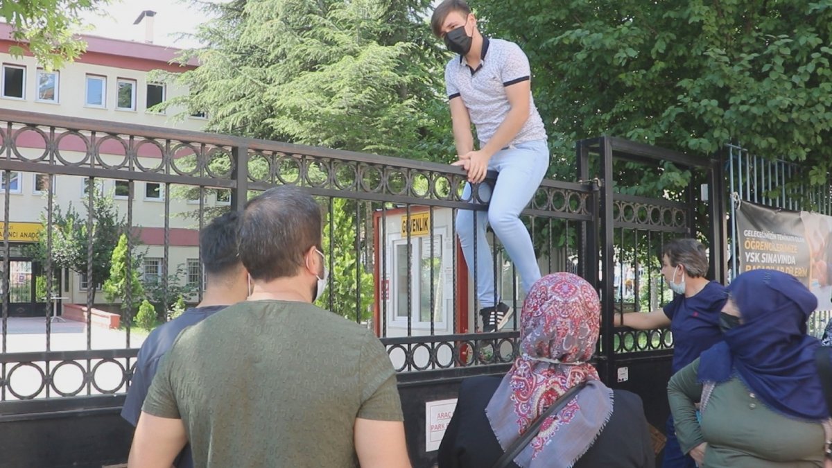 Kimi gözyaşına boğuldu, kimi demir kapıdan atlayarak şansını denedi