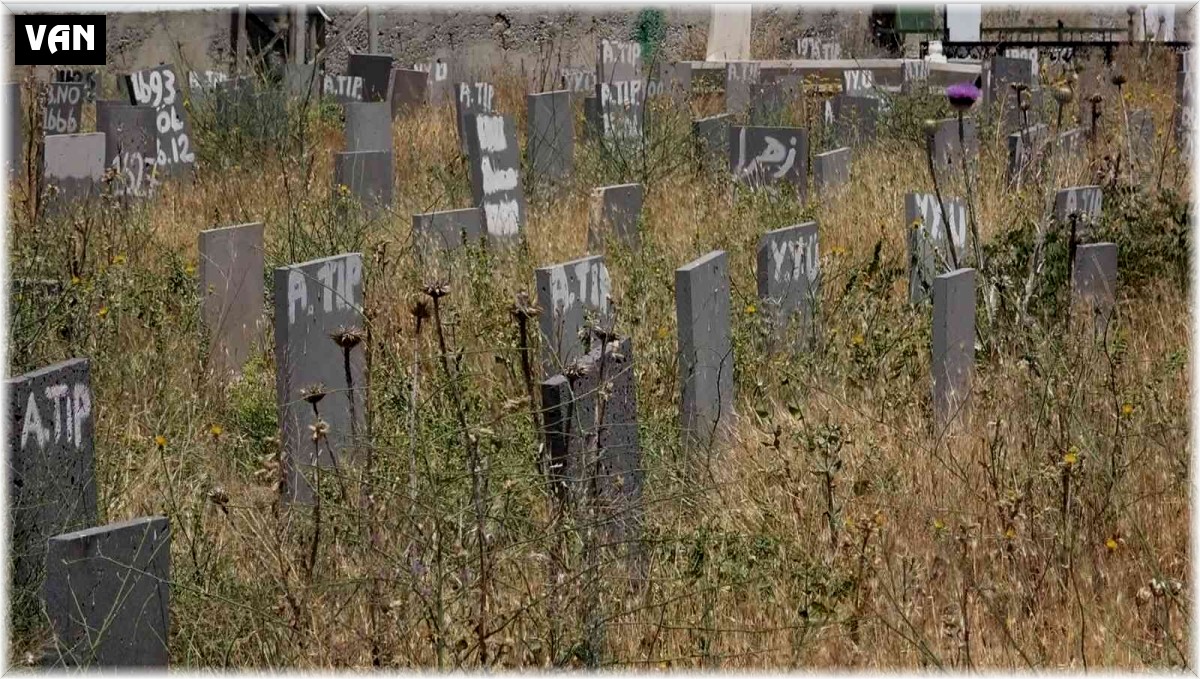 'Kimsesizler Mezarlığı'nda son bulan umut yolculuğu